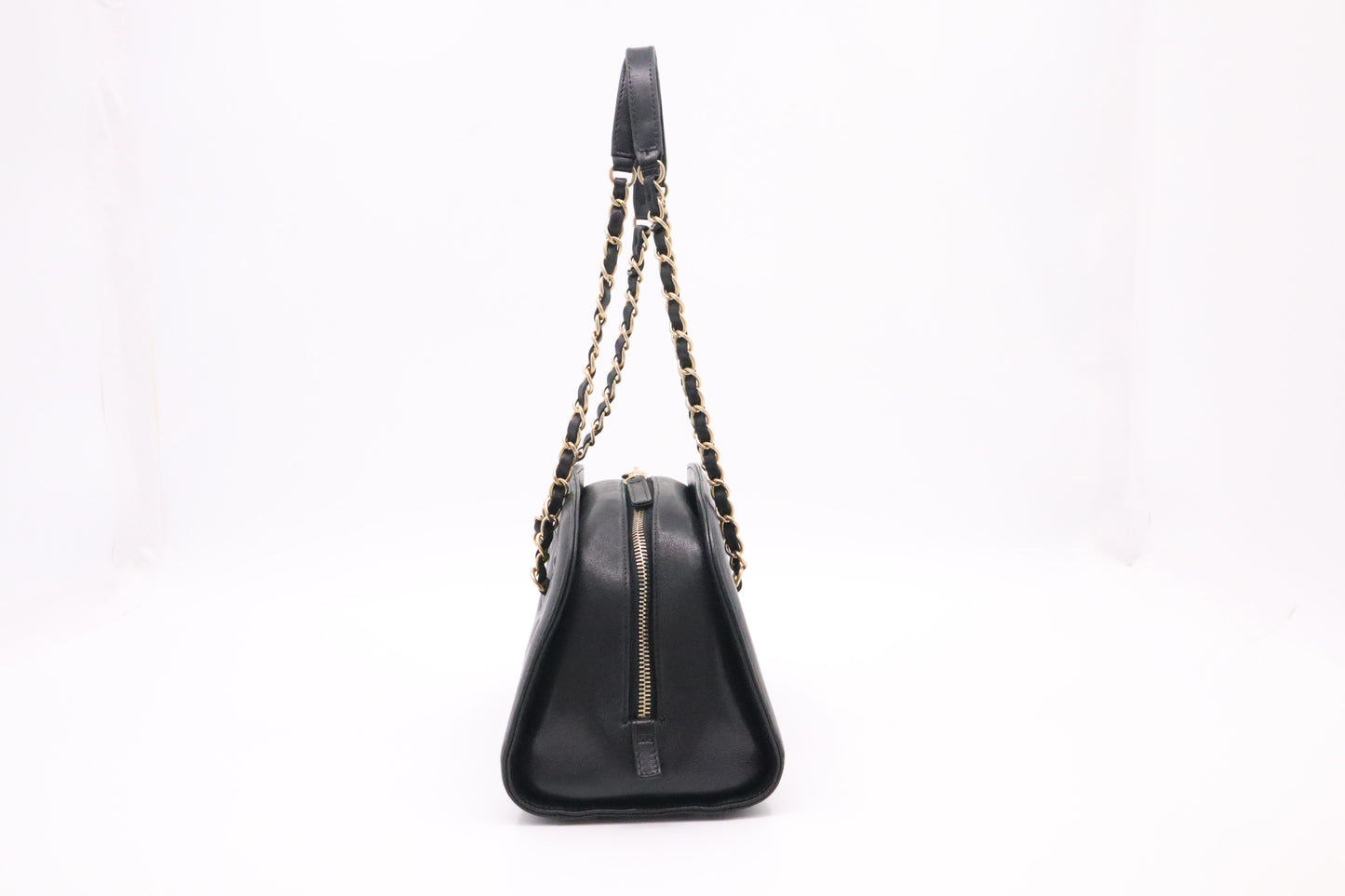Chanel Shoulder Bag in Black Leather