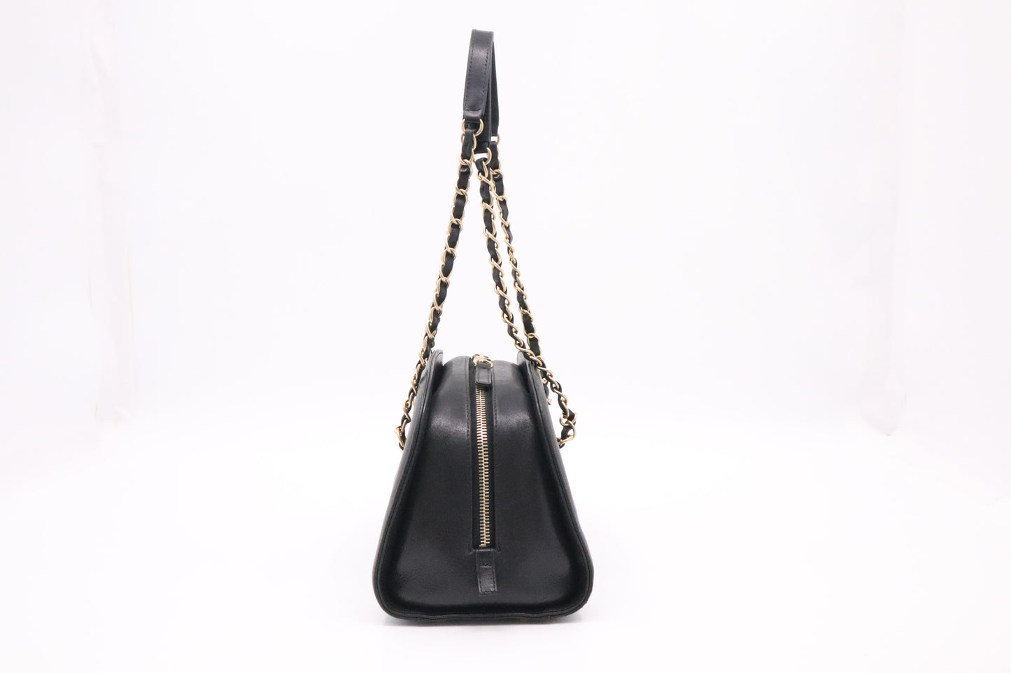 Chanel Shoulder Bag in Black Leather