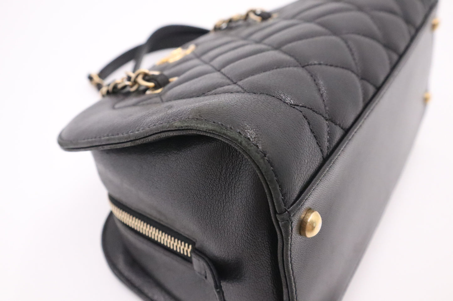 Chanel Shoulder Bag in Black Leather