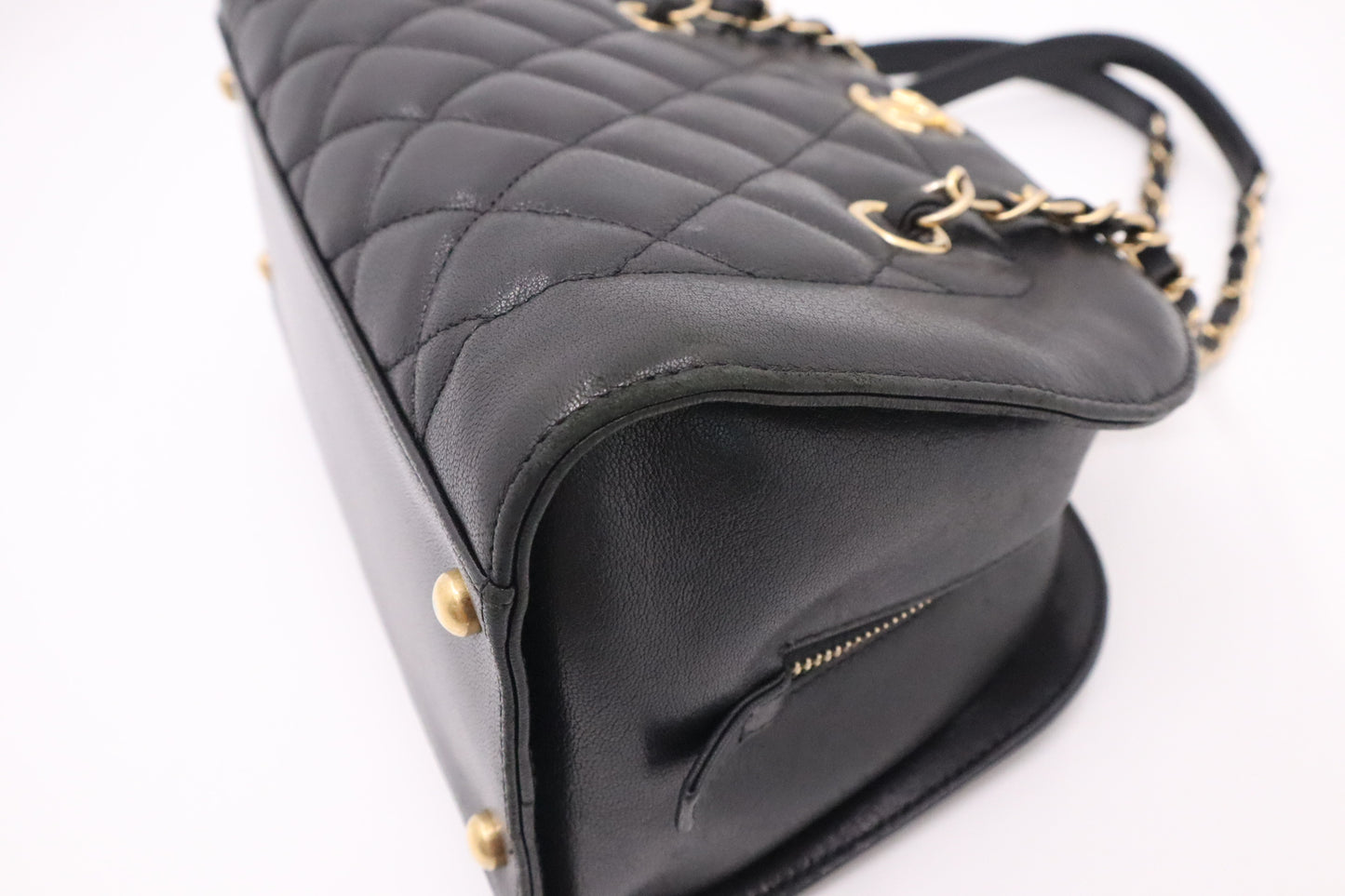 Chanel Shoulder Bag in Black Leather