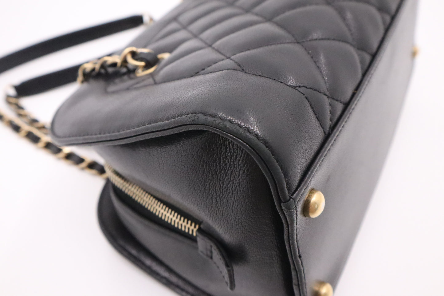 Chanel Shoulder Bag in Black Leather