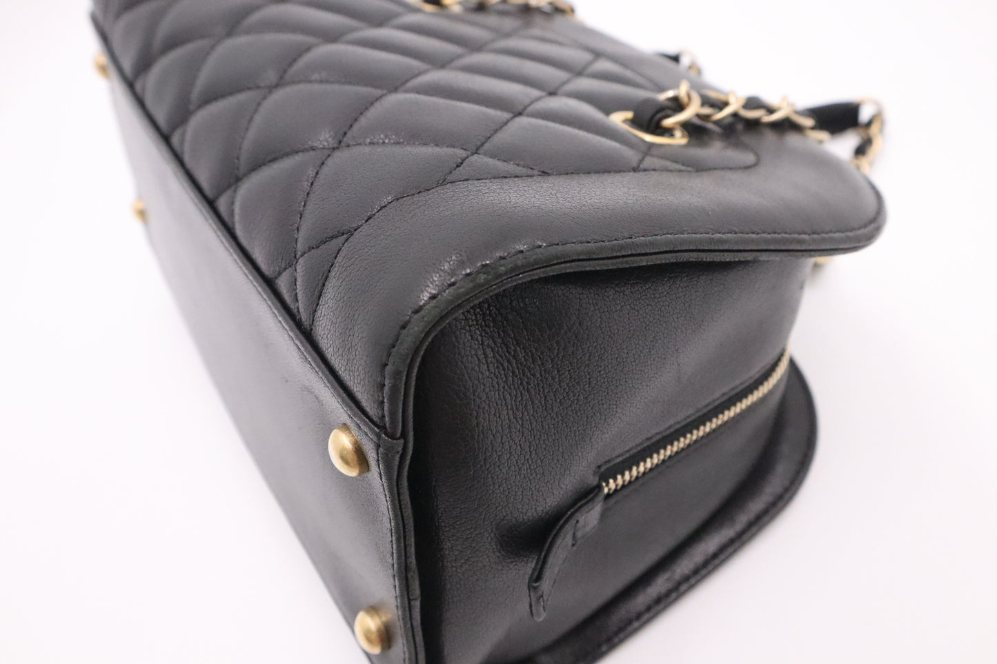 Chanel Shoulder Bag in Black Leather