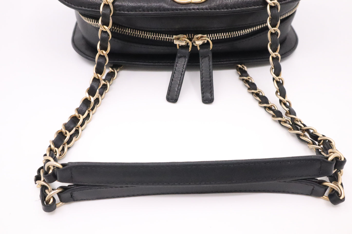 Chanel Shoulder Bag in Black Leather