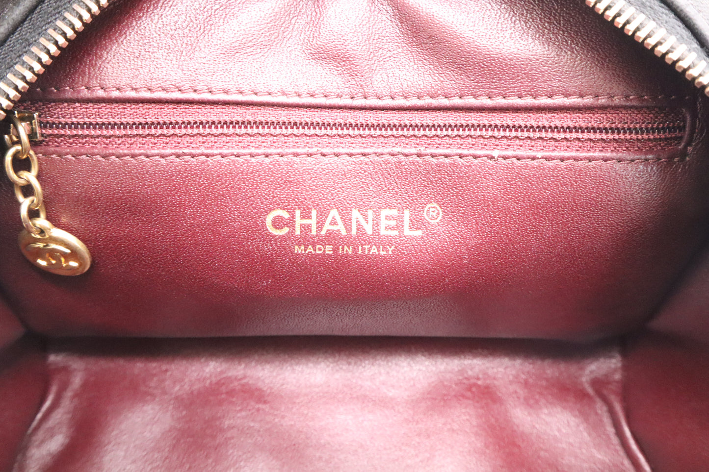 Chanel Shoulder Bag in Black Leather