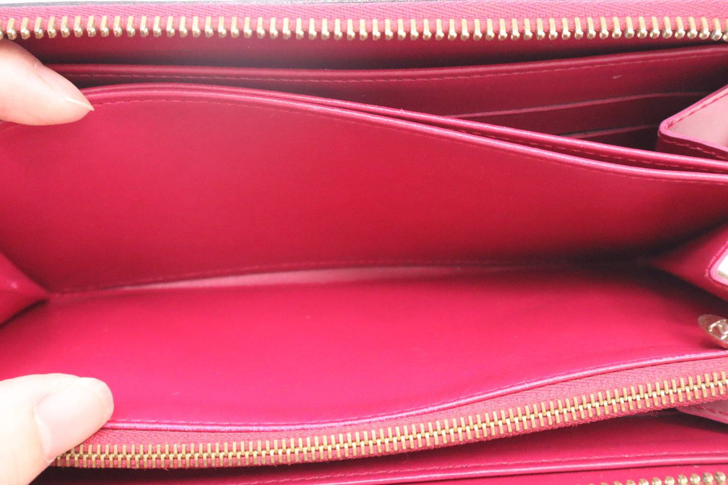 Louis Vuitton Zippy Wallet in Indian Rose Vernis Leather