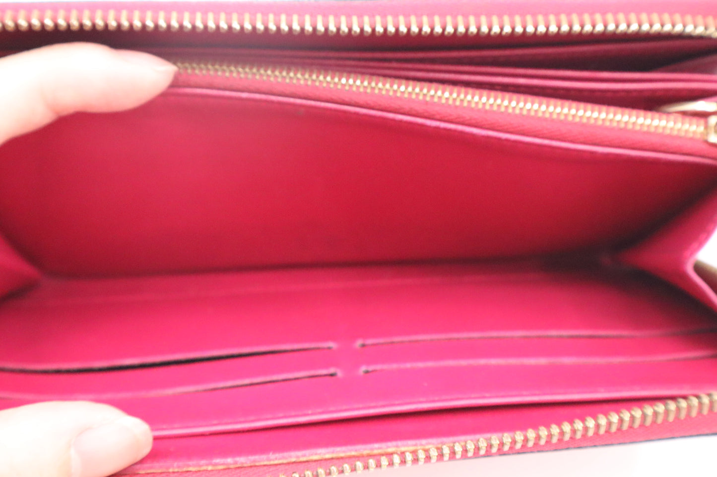 Louis Vuitton Zippy Wallet in Indian Rose Vernis Leather