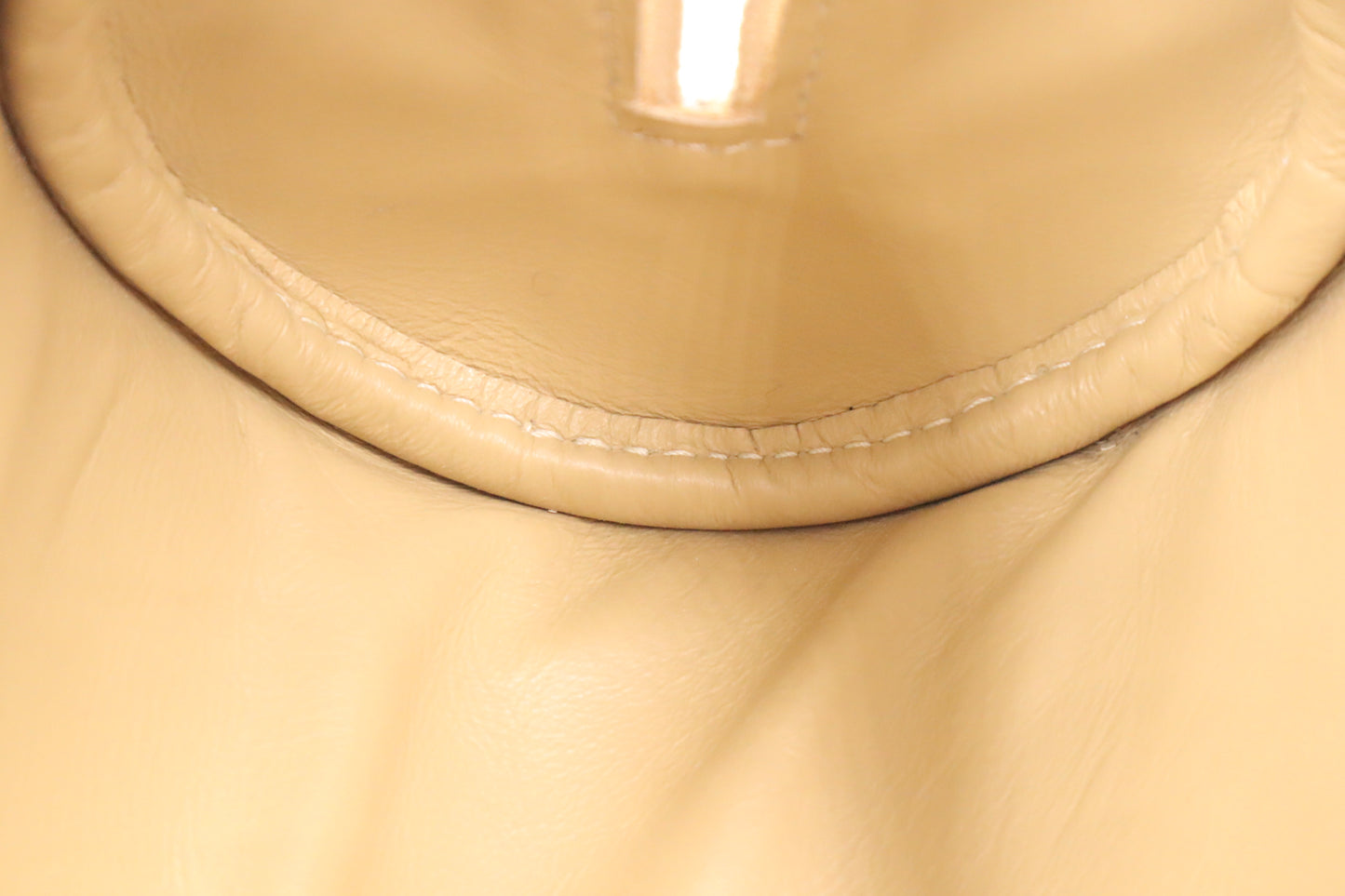 Gucci Cosmetic Pouch in Beige Patent Leather