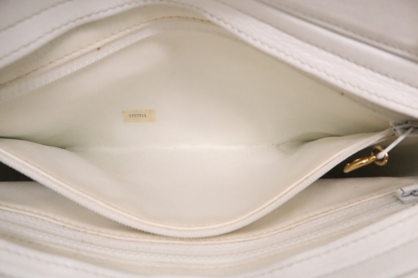 Chanel Shoulder Bag in White Mattelassé Leather