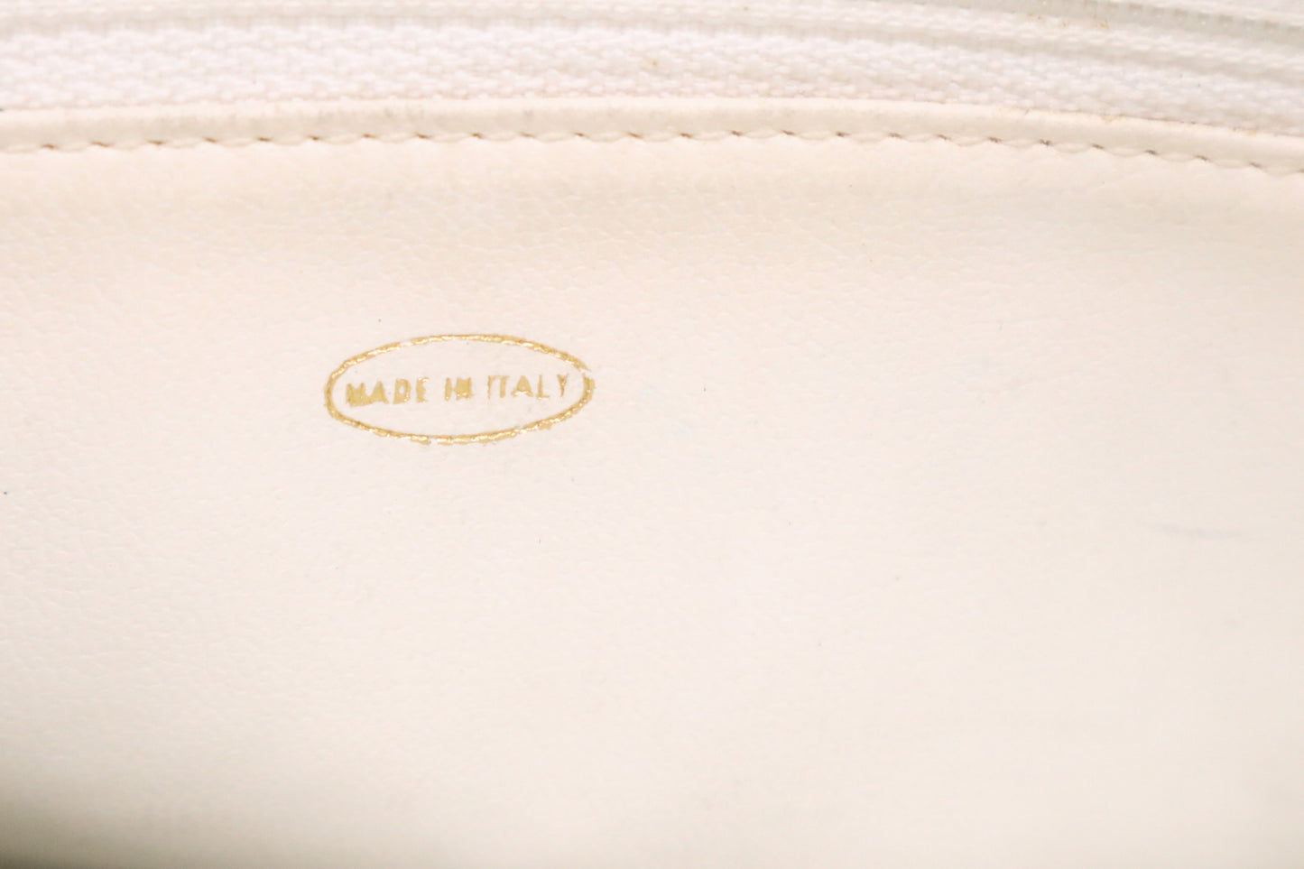 Chanel Shoulder Bag in White Mattelassé Leather