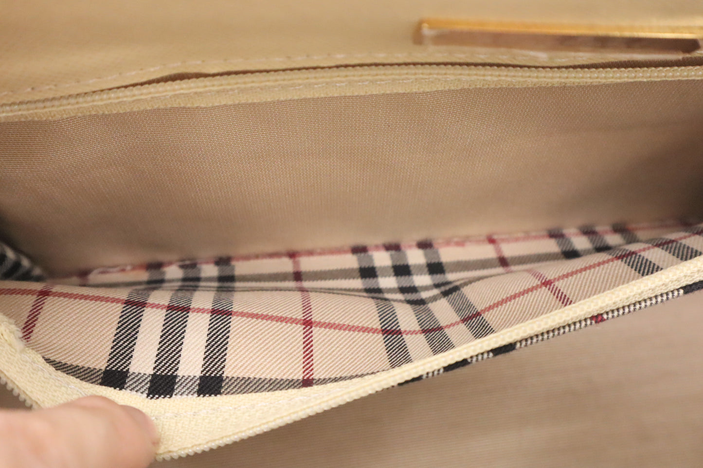 Burberry Burberry Round Handbag in Cream Leather