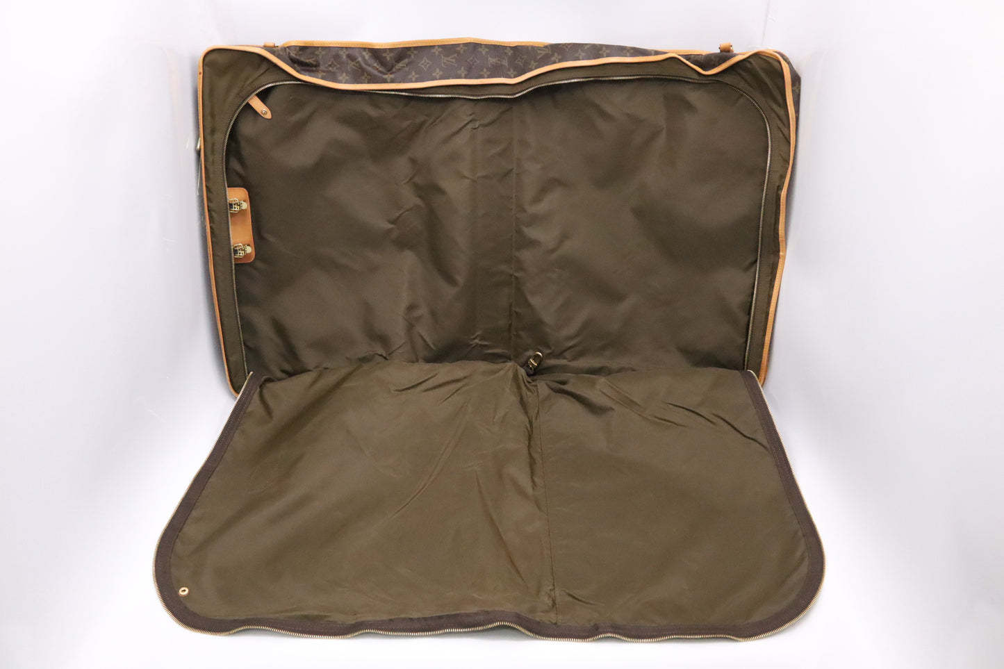 Louis Vuitton Portable Bandouliere in Monogram Canvas