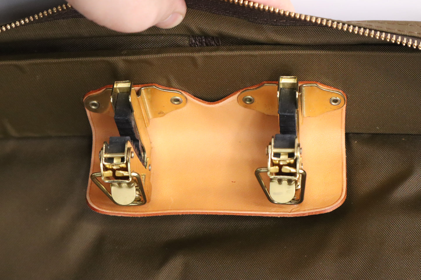 Louis Vuitton Portable Bandouliere in Monogram Canvas