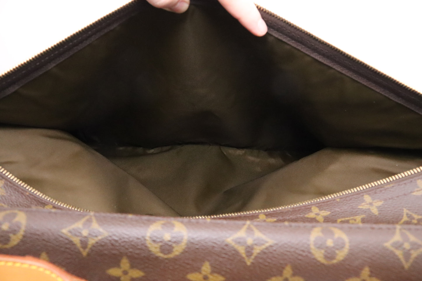 Louis Vuitton Portable Bandouliere in Monogram Canvas