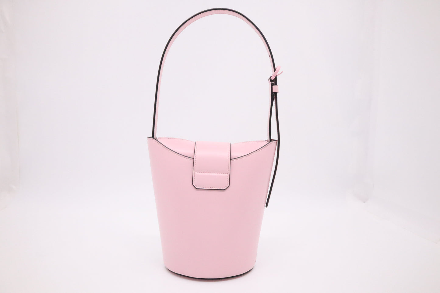 Ferragamo Trifolio Bucket Shoulder Bag in Pink Leather