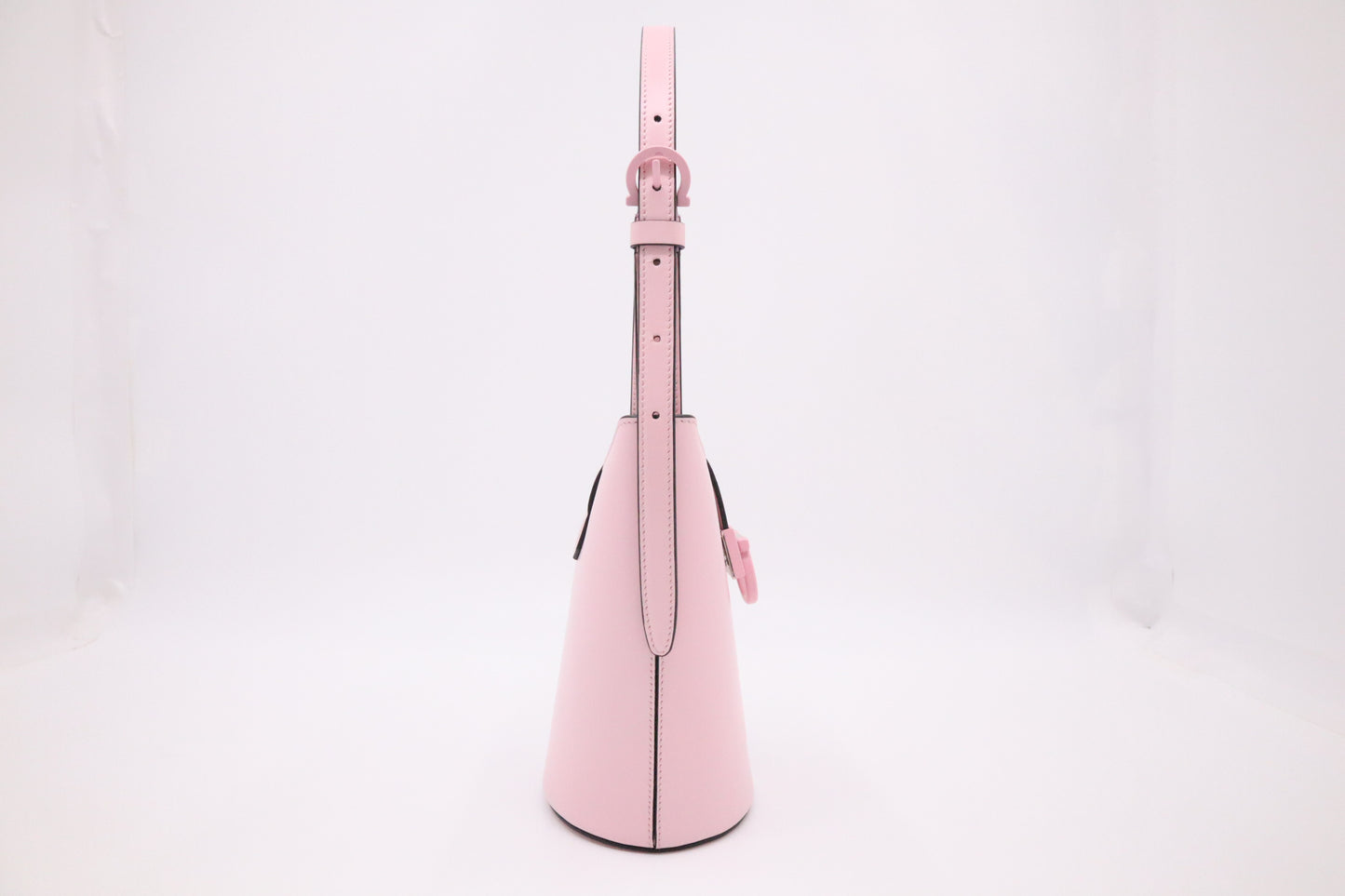 Ferragamo Trifolio Bucket Shoulder Bag in Pink Leather