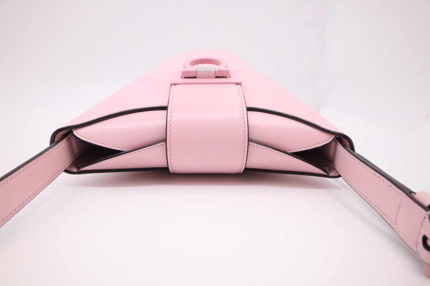 Ferragamo Trifolio Bucket Shoulder Bag in Pink Leather