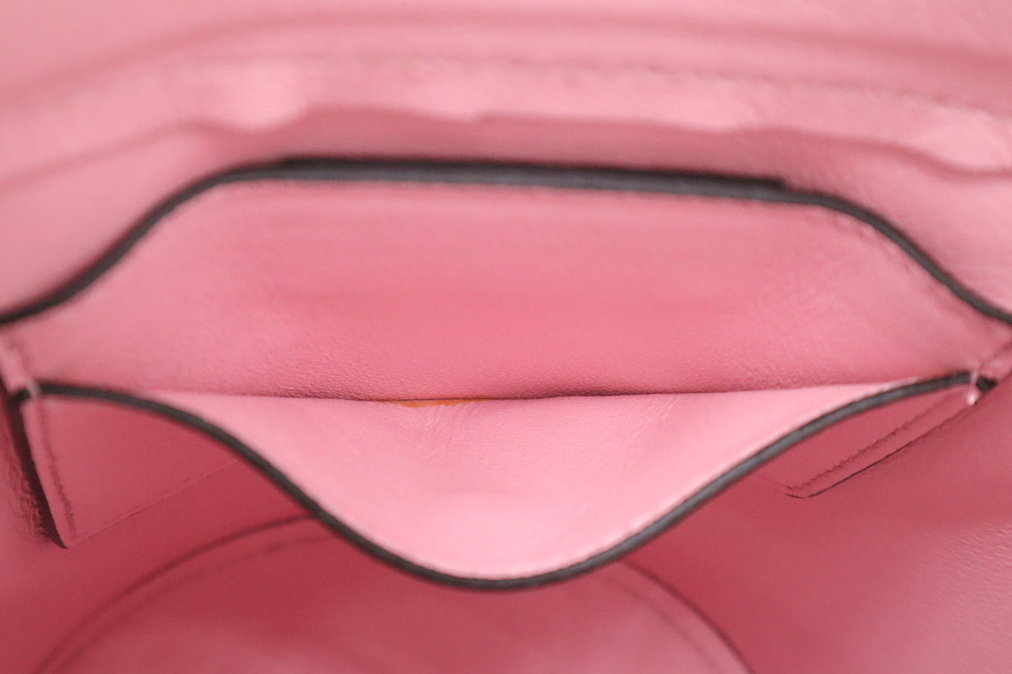 Ferragamo Trifolio Bucket Shoulder Bag in Pink Leather