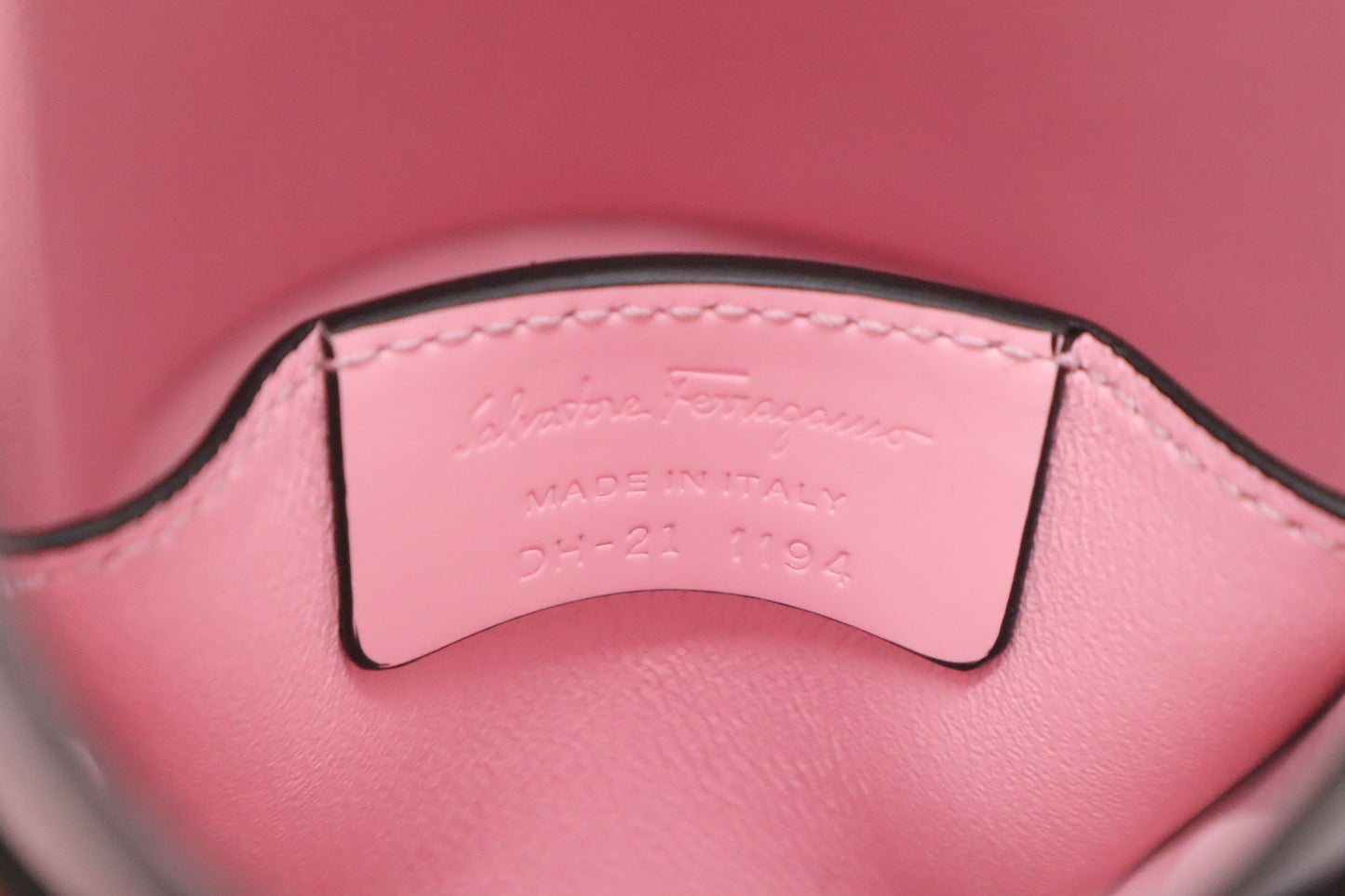 Ferragamo Trifolio Bucket Shoulder Bag in Pink Leather