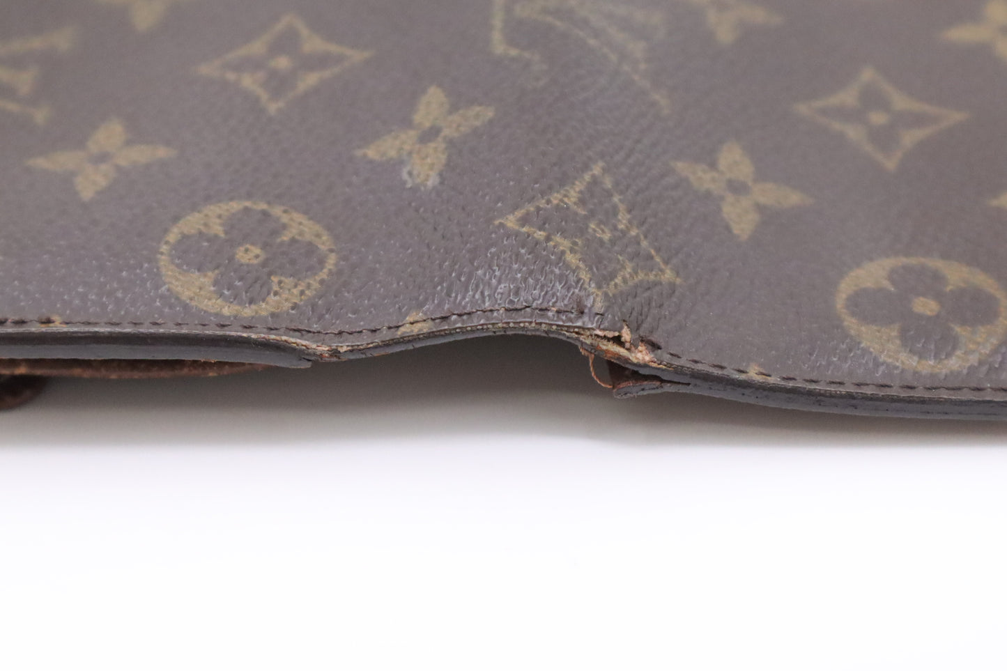Louis Vuitton international Wallet in Monogram Canvas