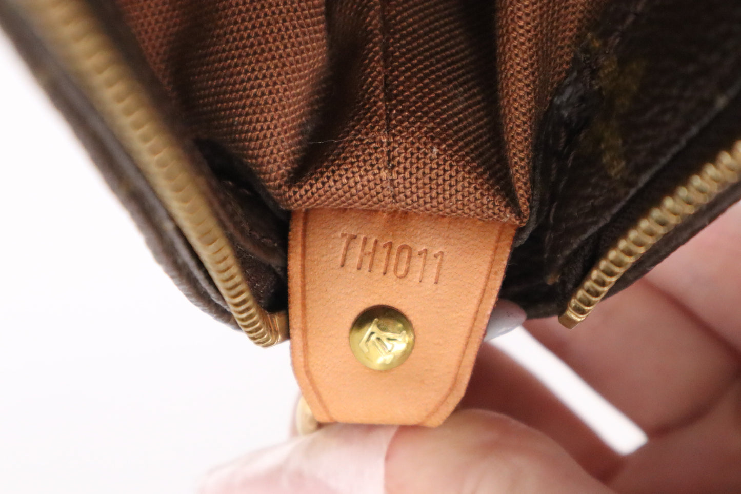 Louis Vuitton Cabas Mezzo in Monogram Canvas