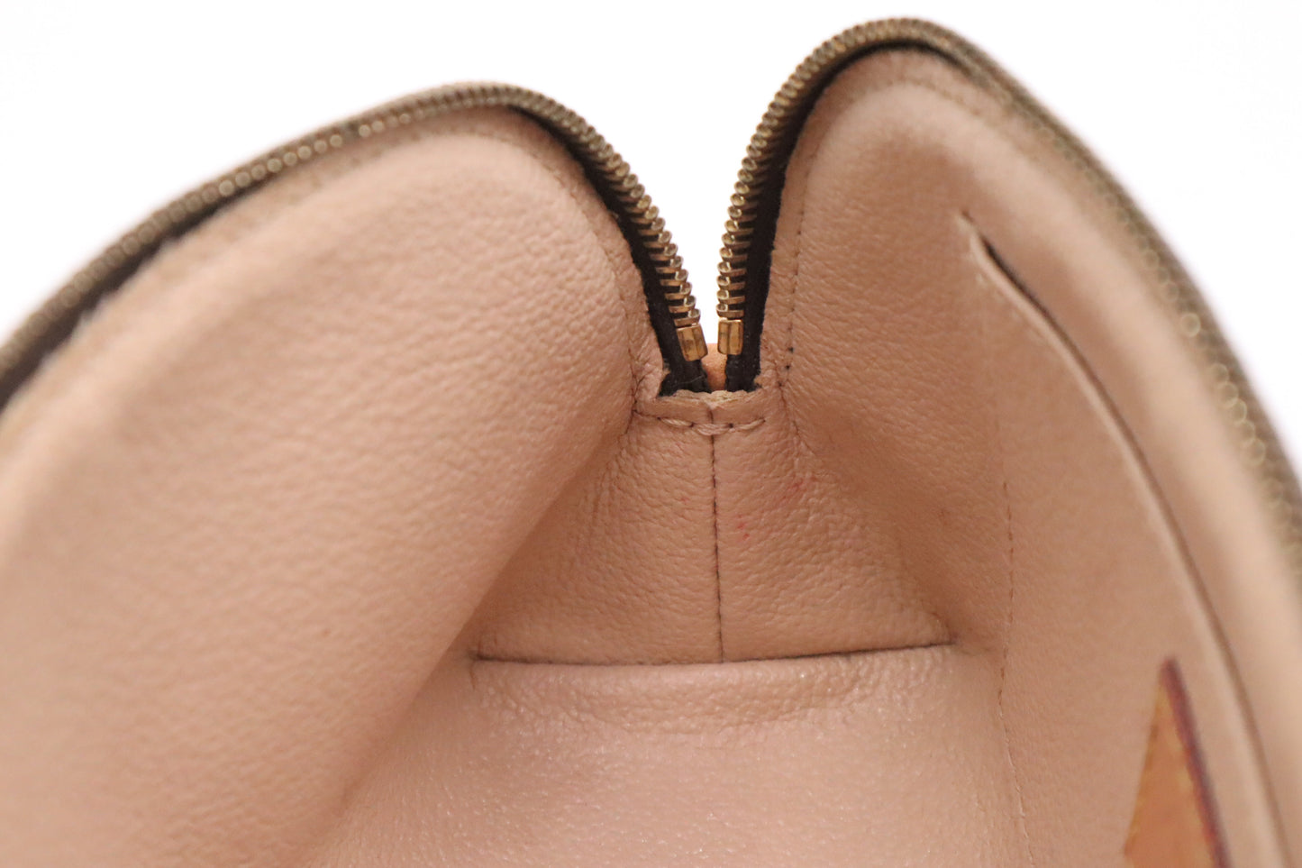 Louis Vuitton Pochette Cosmetics PM in Monogram Canvas