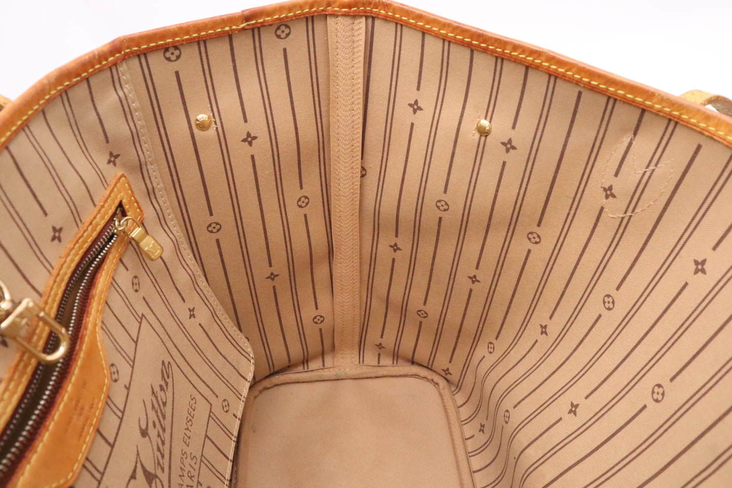 Louis Vuitton Neverfull MM in Monogram Canvas