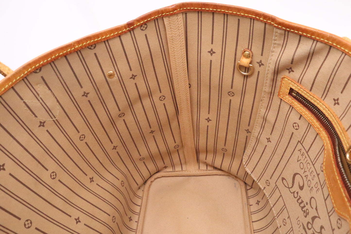 Louis Vuitton Neverfull MM in Monogram Canvas