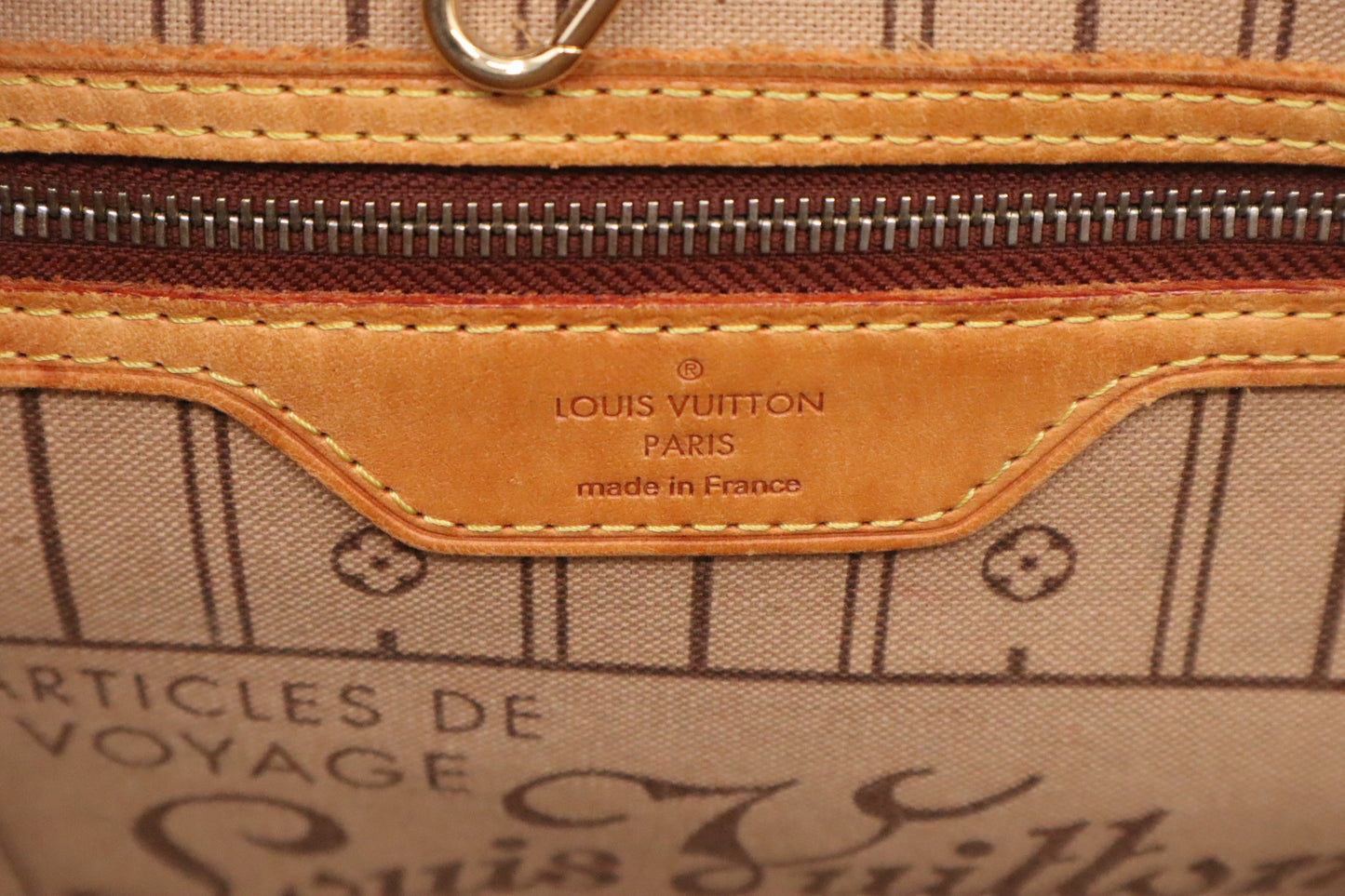 Louis Vuitton Neverfull MM in Monogram Canvas