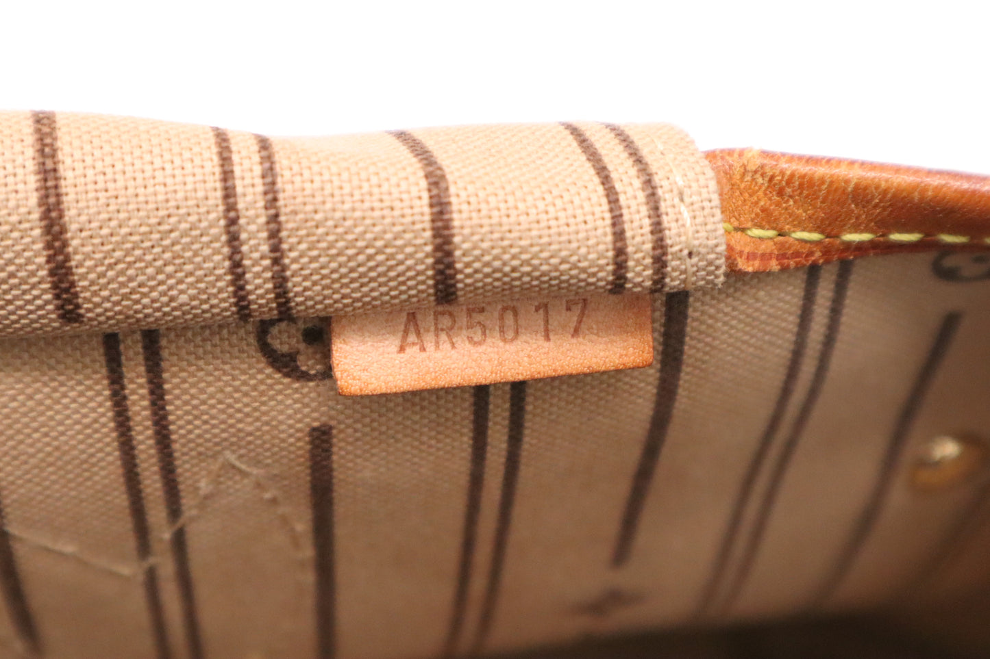 Louis Vuitton Neverfull MM in Monogram Canvas