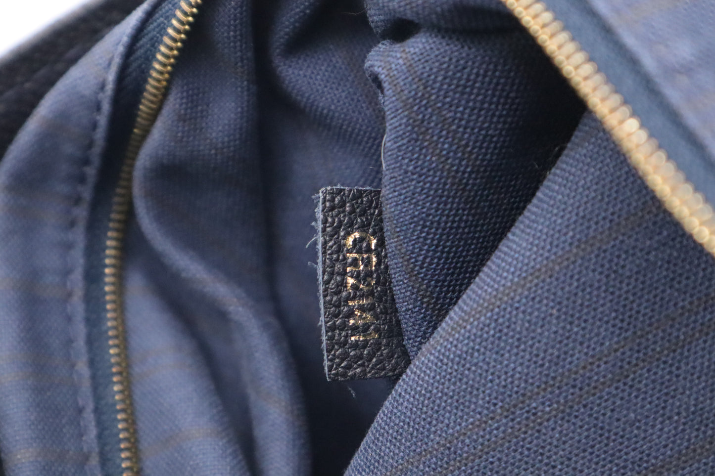 Louis Vuitton Artsy in Bleu Infini Empreinte Leather