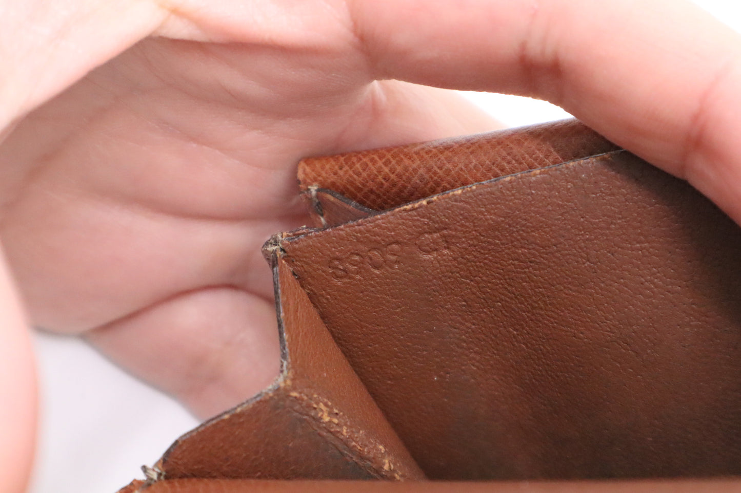 Louis Vuitton Porte-monnaie Gousset Change Purse in Monogram Canvas