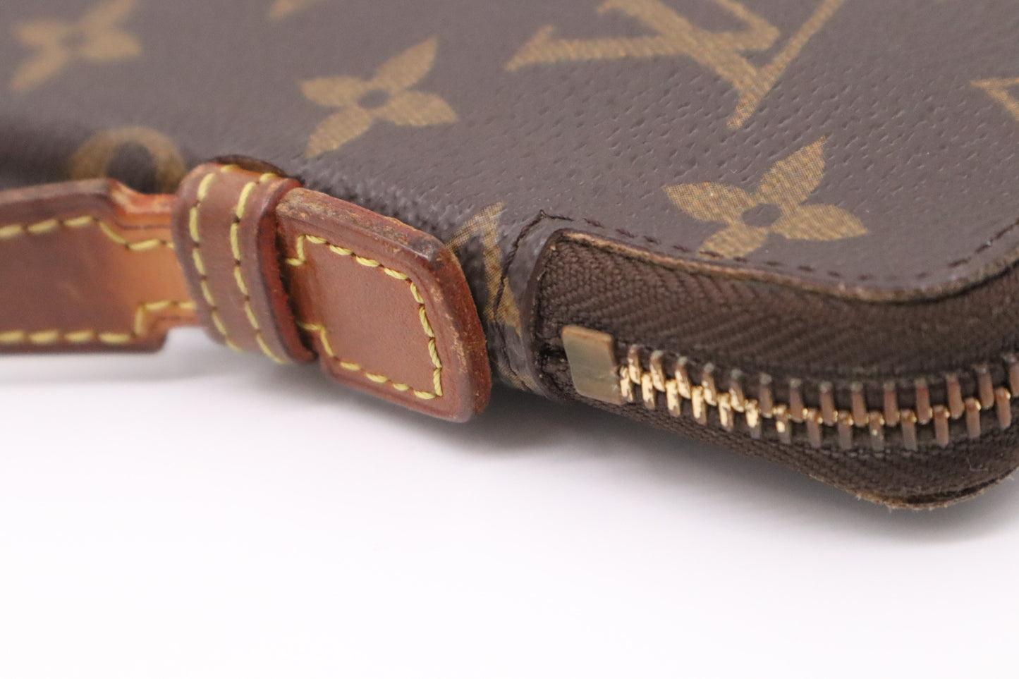 Louis Vuitton Travel Case in Monogram Canvas