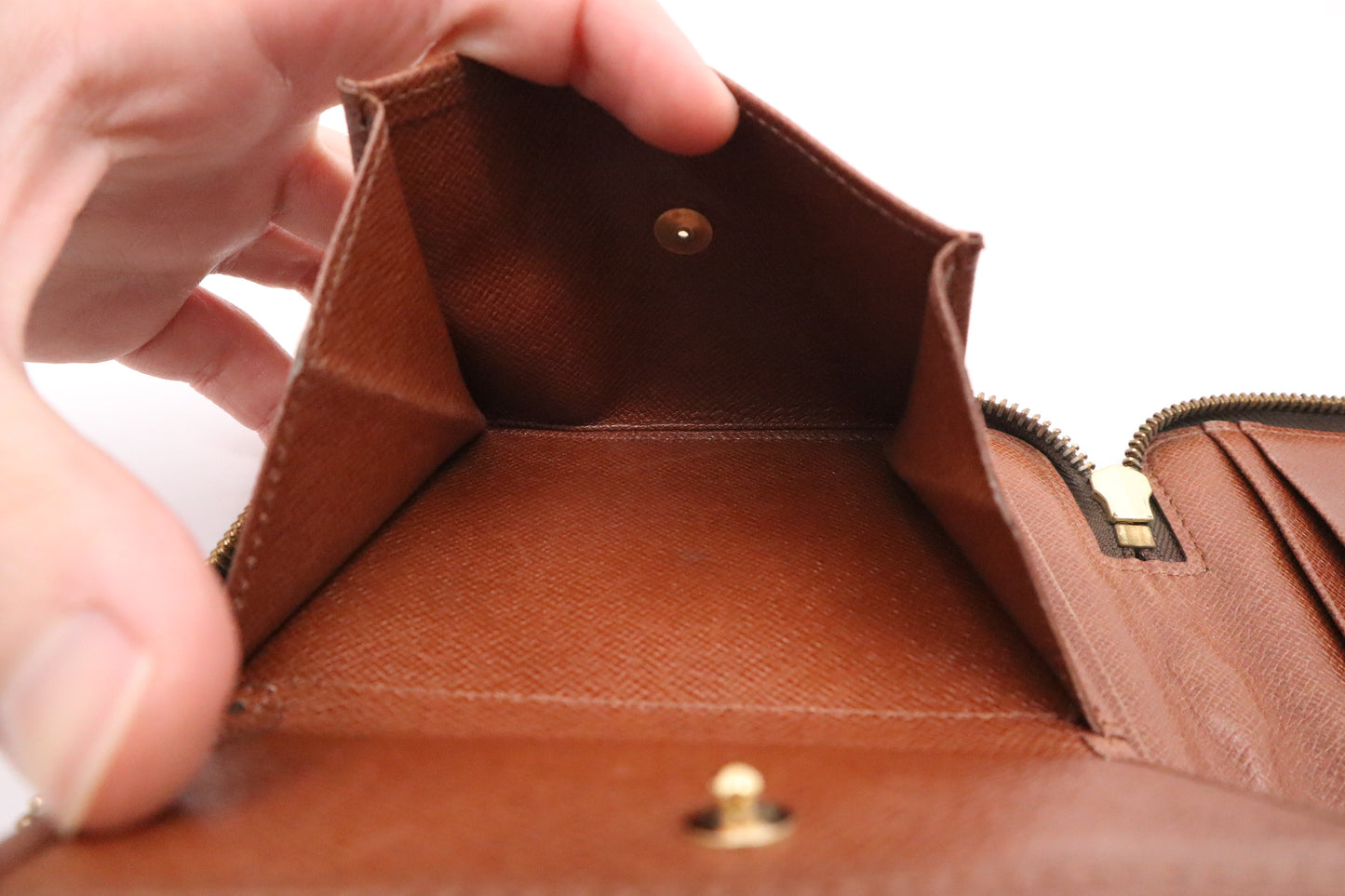 Louis Vuitton Travel Case in Monogram Canvas