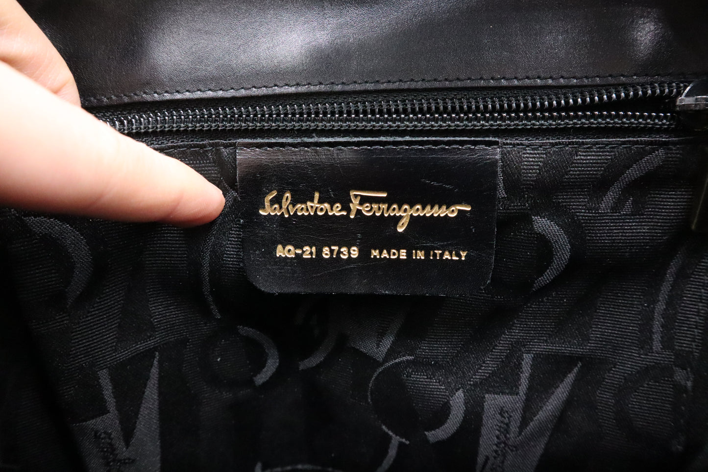 Ferragamo Tote Bag in Black Leather