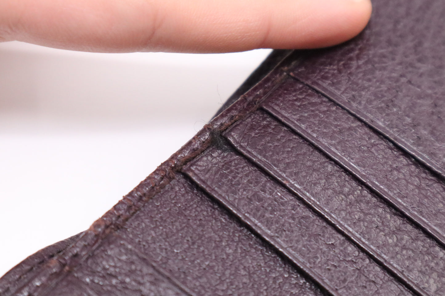Gucci Bifold Wallet in Purple Leather