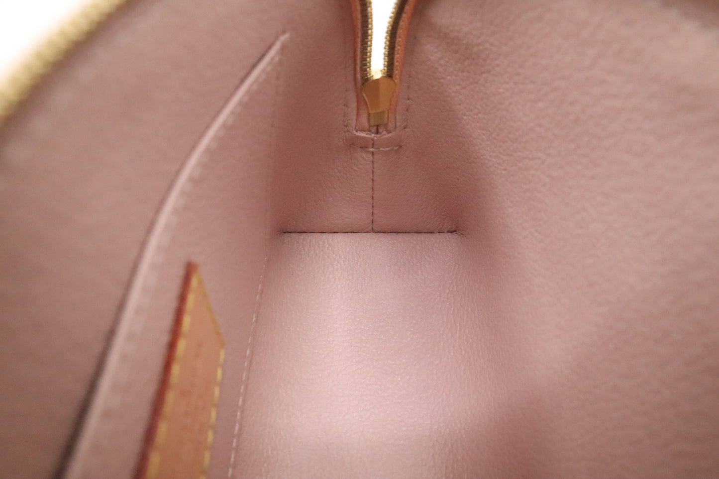 Louis Vuitton Pochette Cosmetique in Dune Vernis Leather