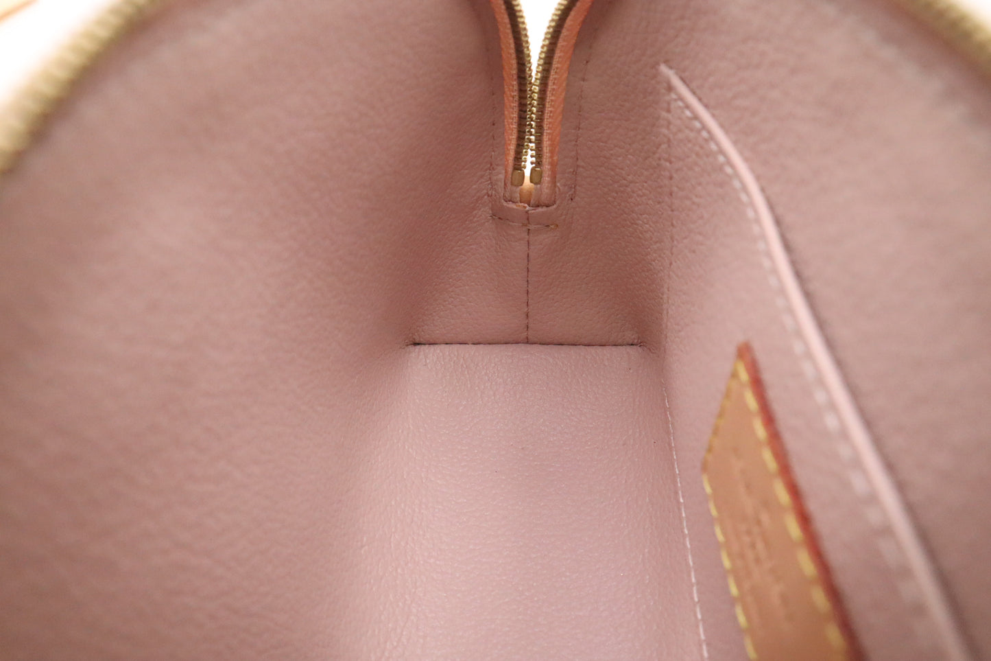 Louis Vuitton Pochette Cosmetique in Dune Vernis Leather