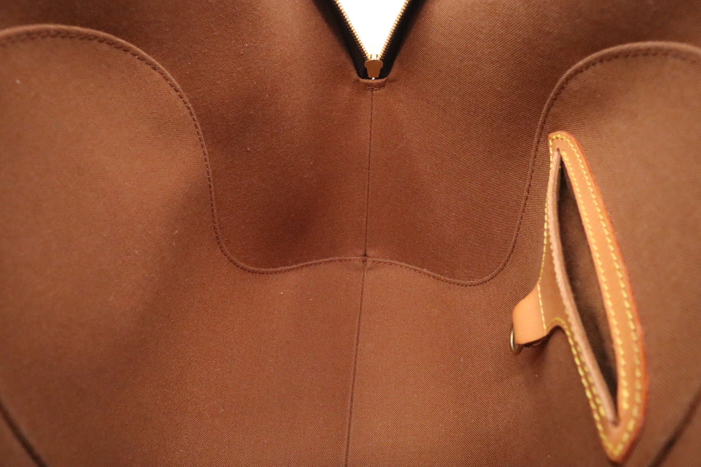 Louis Vuitton Ellipse MM in Monogram Canvas