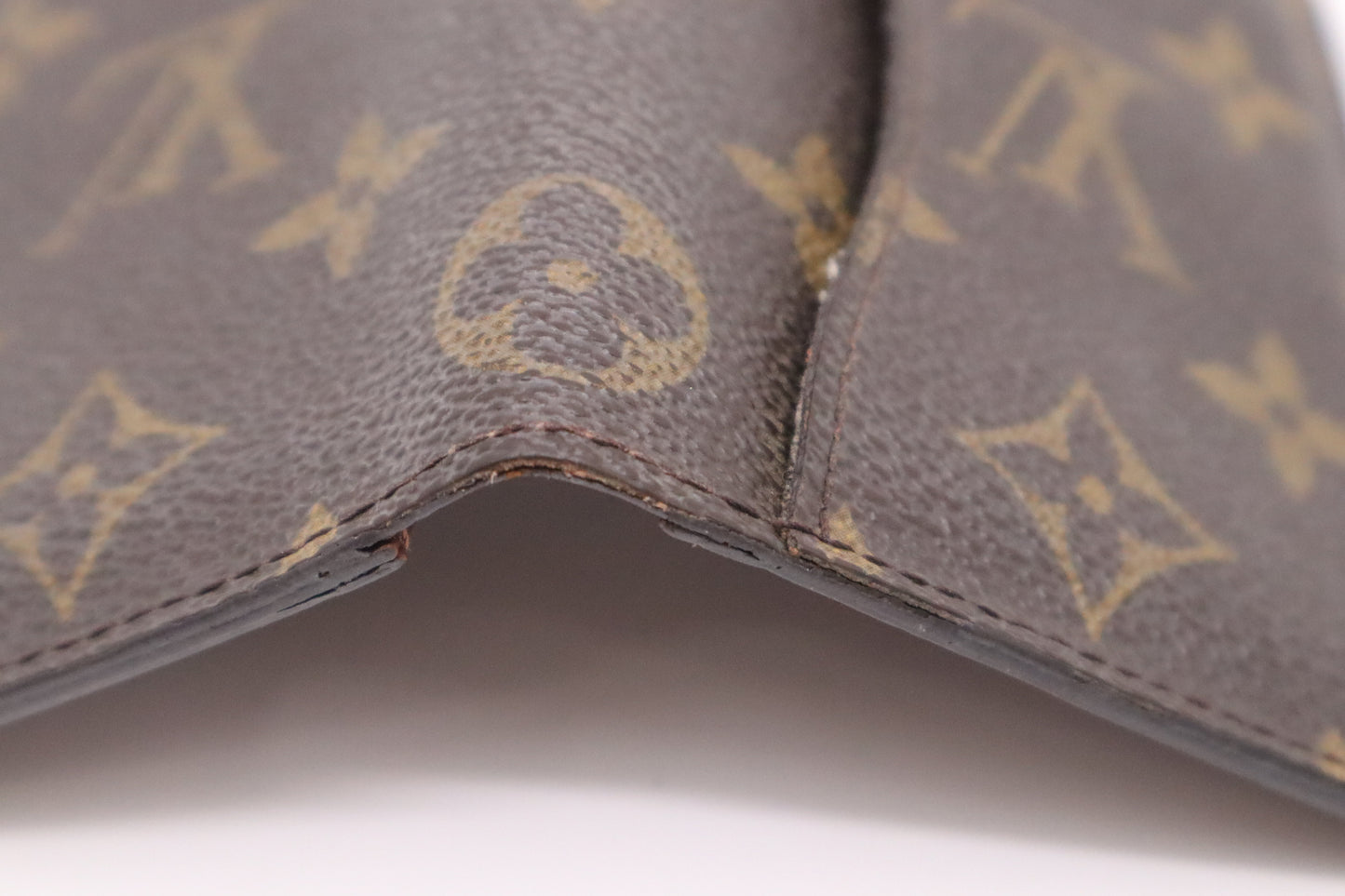 Louis Vuitton Porte Cartes Pass Vertical Card Holder in Monogram