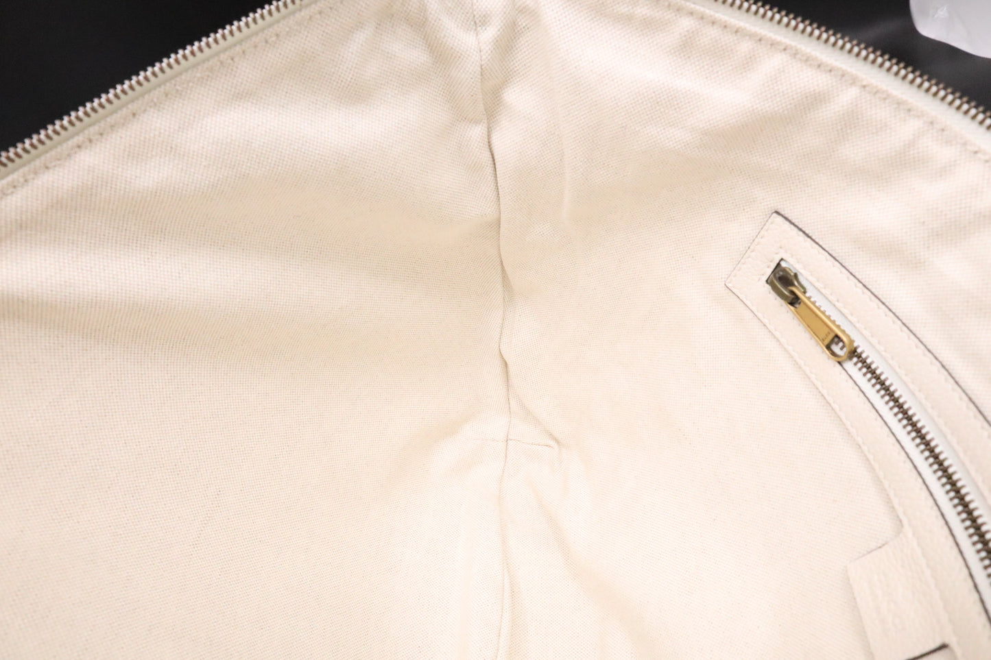 Gucci Shoulder Bag in White Leather