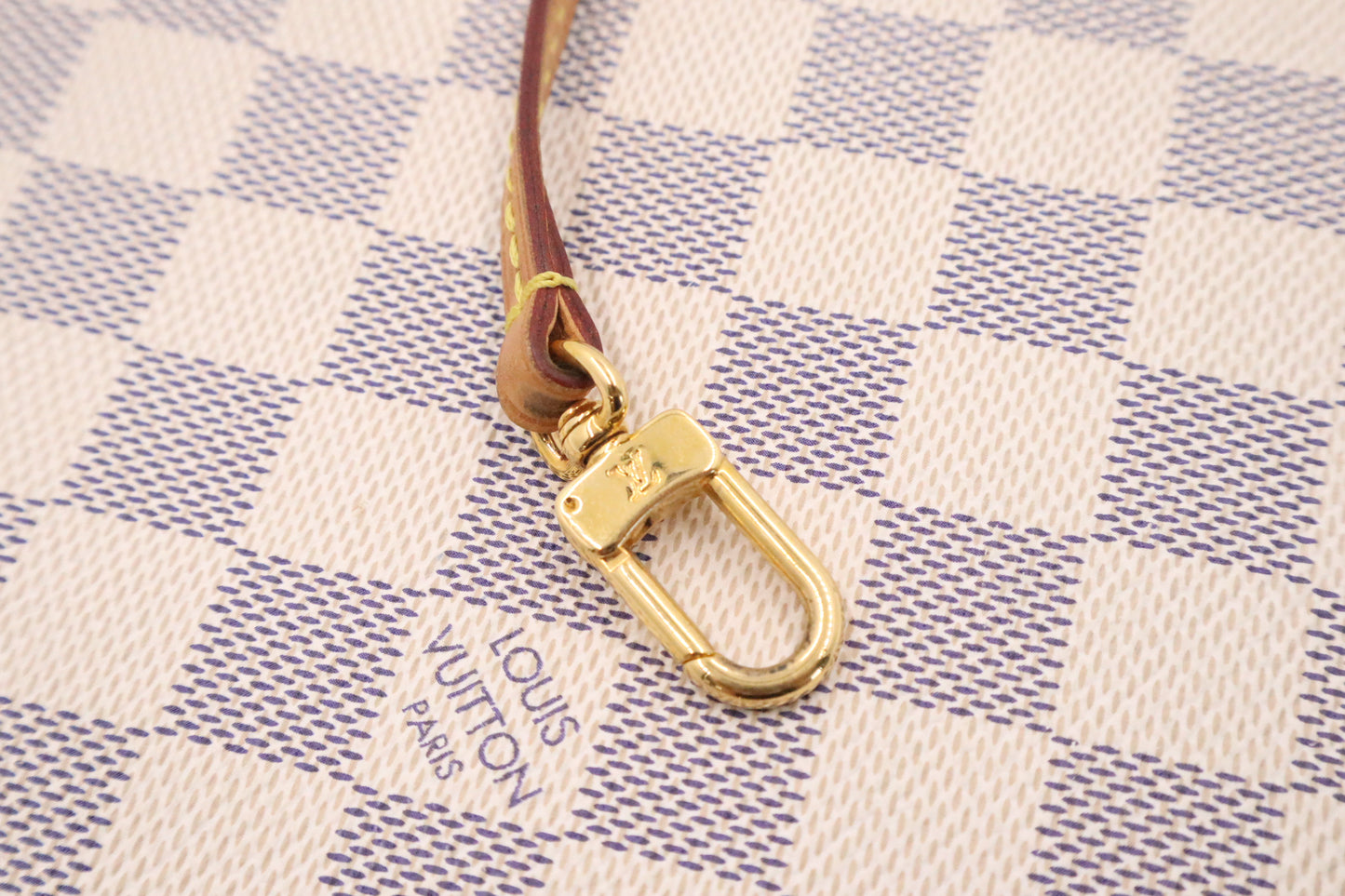 Louis Vuitton Neverfull MM in Damier Azur Canvas