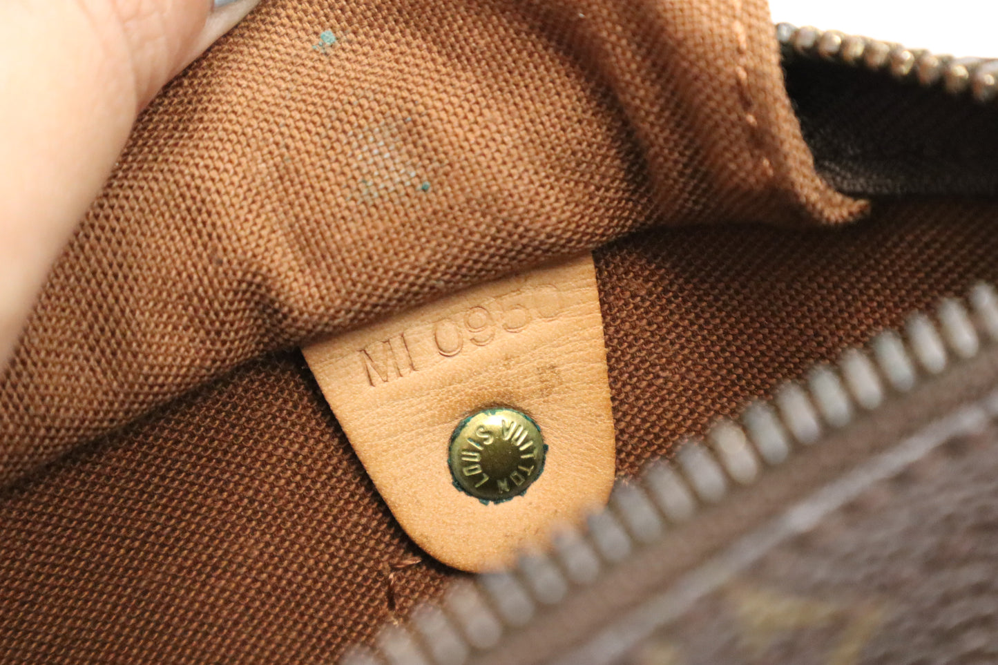 Louis Vuitton Speedy 25 in Monogram Canvas