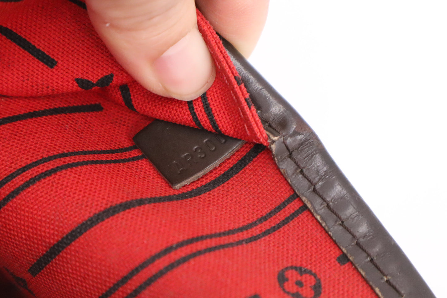 Louis Vuitton Neverfull MM in Damier Ebene Canvas