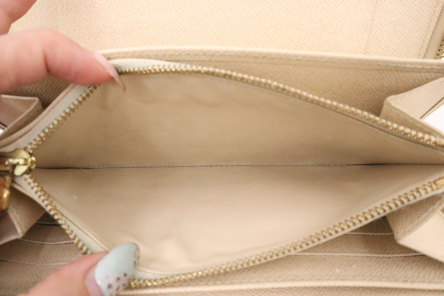 Louis Vuitton Zippy Organizer in Damier Azur Canvas