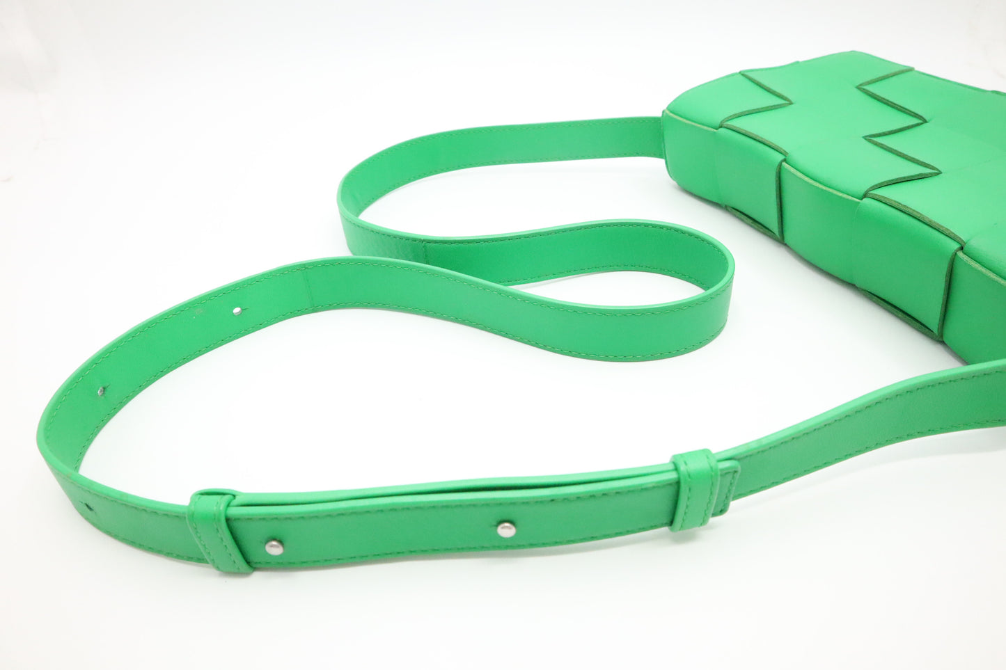Bottega Veneta Cassette in Green Intrecciato Leather