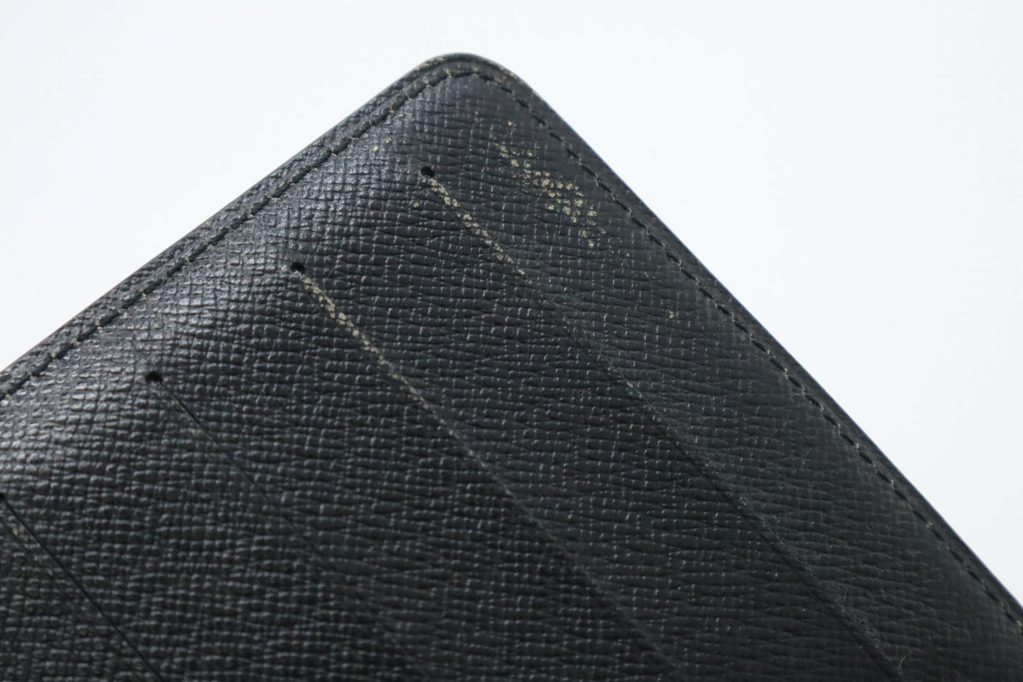 Louis Vuitton Agenda MM in Black Epi Leather