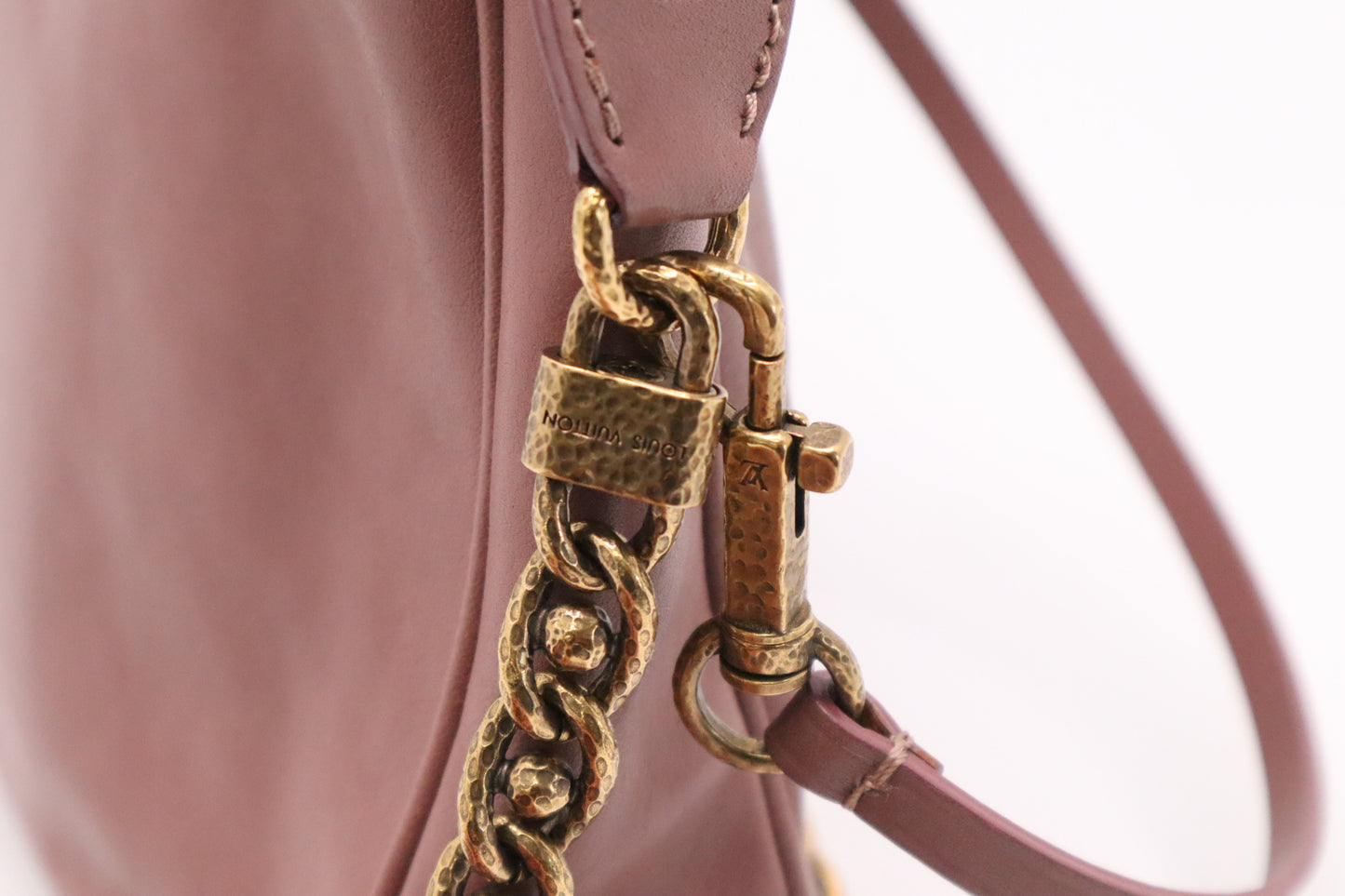 Louis Vuitton Cuir Boudoir Pochette Accessoires in Pink Leather