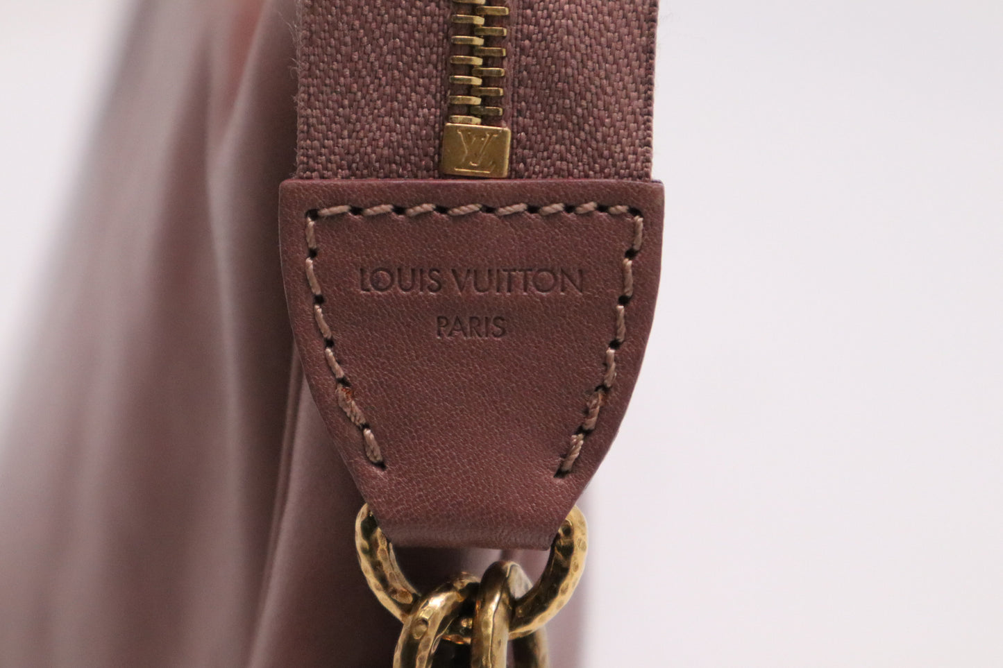 Louis Vuitton Cuir Boudoir Pochette Accessoires in Pink Leather