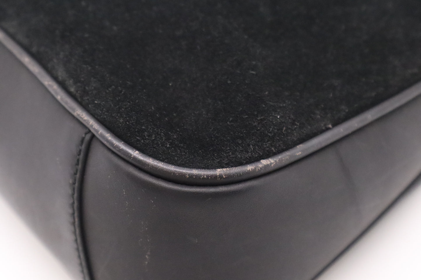 Gucci Shoulder Bag in Black Leather and Suede