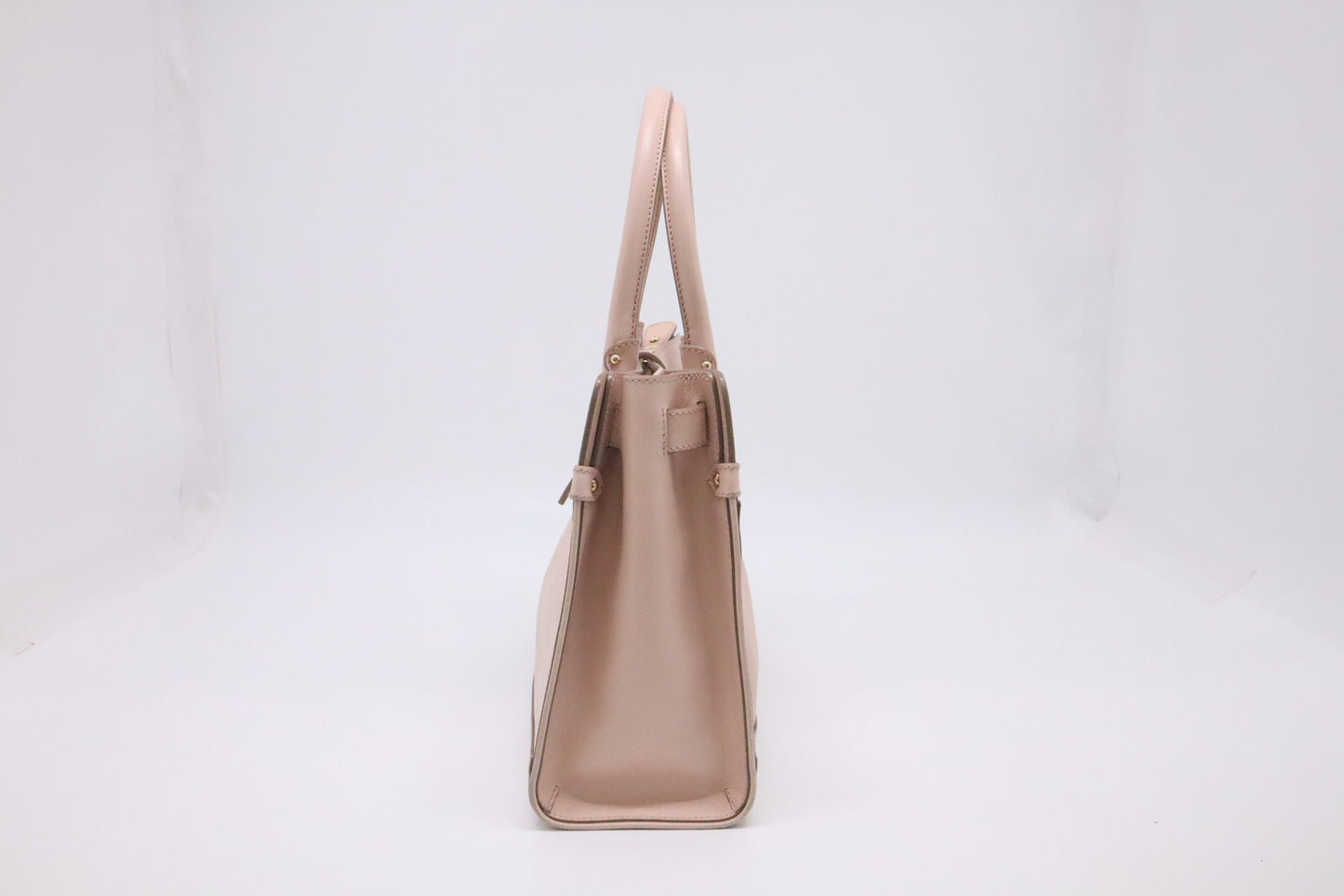 Ferragamo Shoulder Bag in Pink Blush Leather
